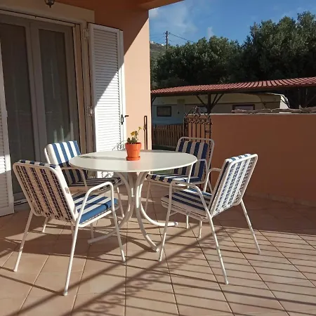 فيلة Sunny Coco Mat In With A Sea View